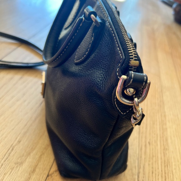 DOONEY & BOURKE SMALL BLACK LEATHER CROSSBODY BAG - Picture 5 of 9